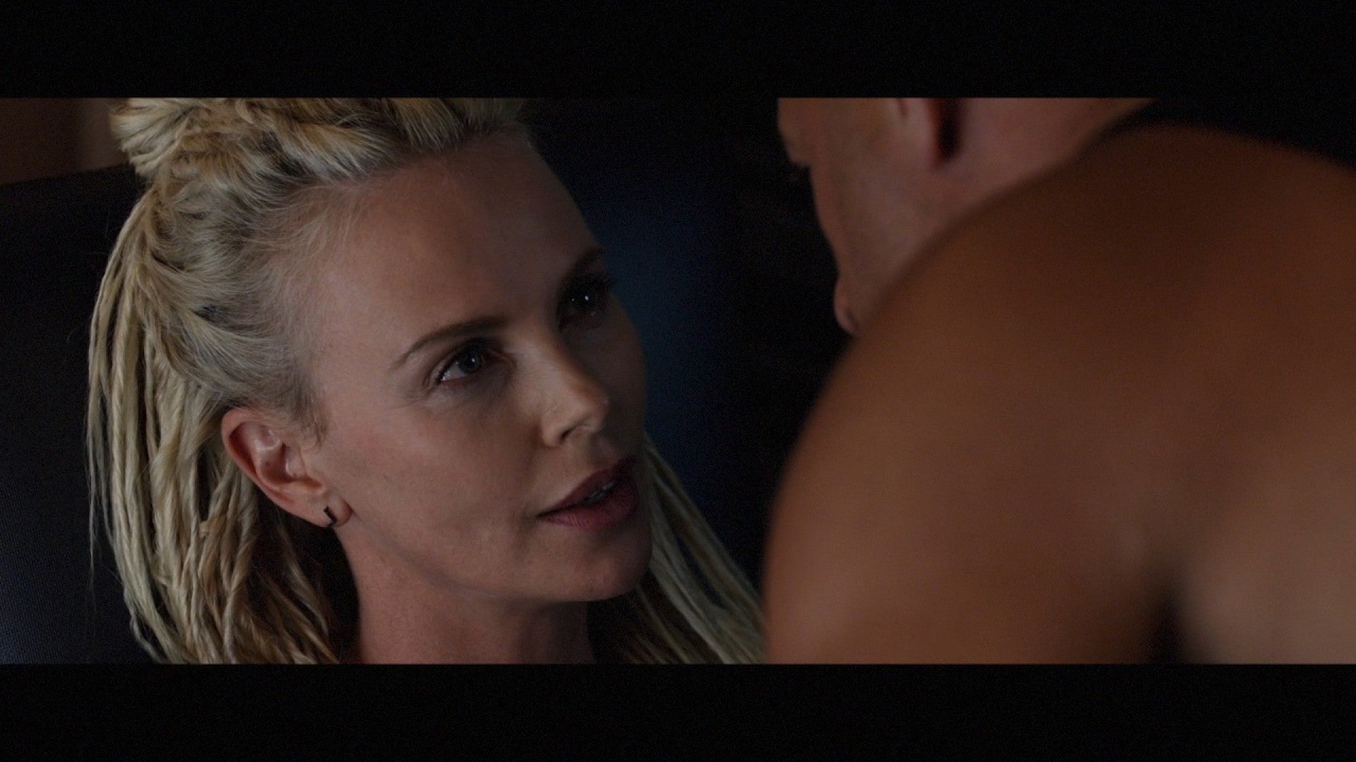 1920px x 1080px - Charlize Theron Aims to Destroy New York City in Latest 'The Fate of the  Furious' Trailer