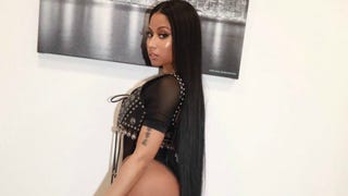 Nicki Minaj Bares Her Booty in New Music Video!
