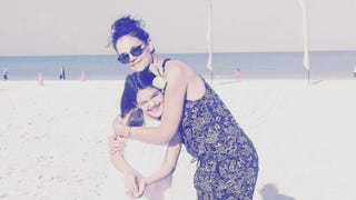 Katie Holmes and Daughter Suri Enjoy a Fun Family Beach Vacation!