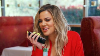 Watch Khloe Kardashian Hilariously Prank Kourtney on 'KUWTK'