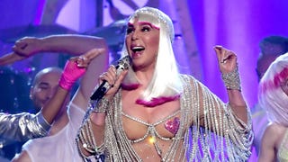 Cher Absolutely Slays 2017 Billboard Music Awards Performance, Receives Icon Award