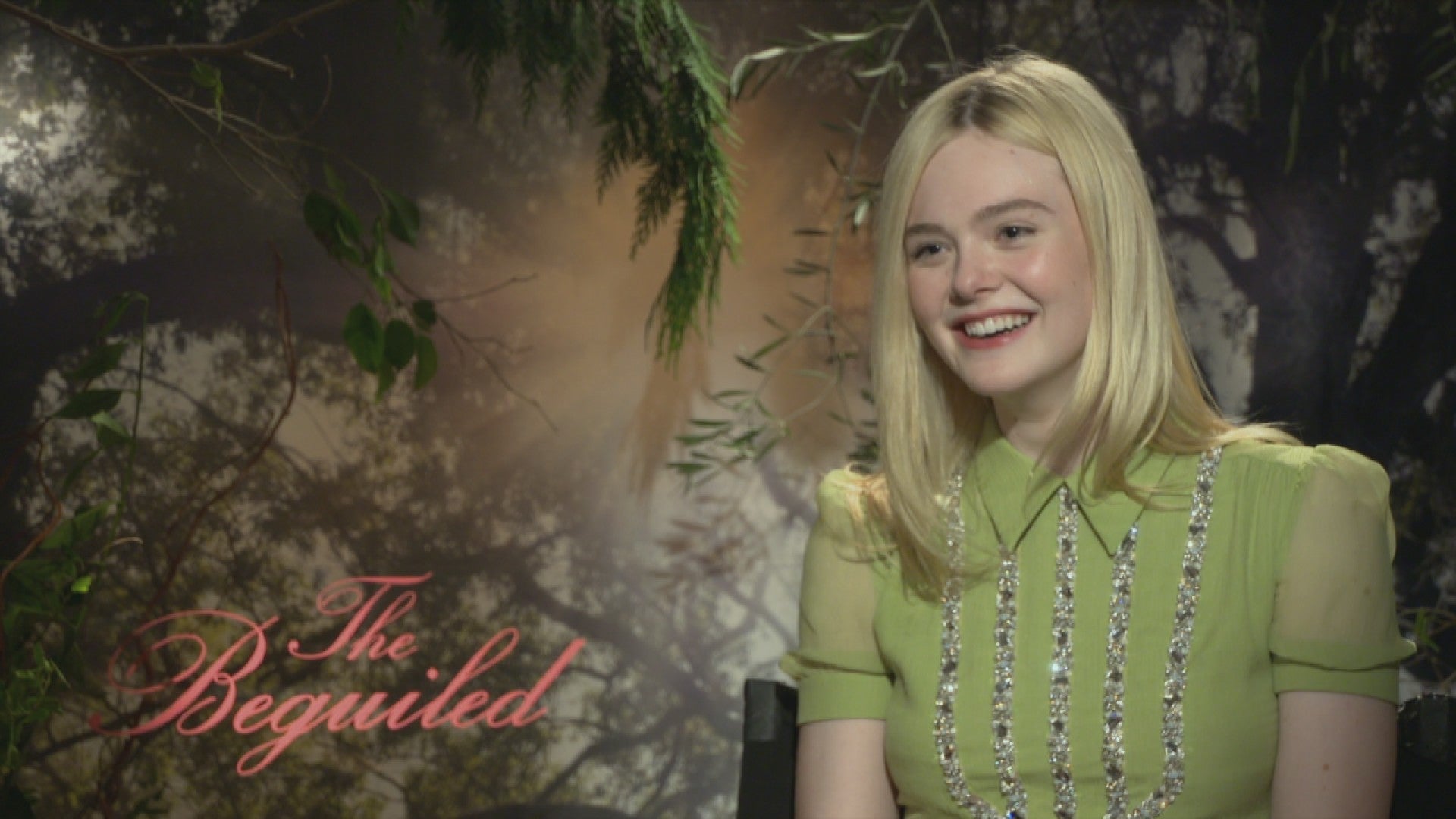 Akvarium tømrer rabat EXCLUSIVE: Elle Fanning Blushed When Kissing Colin Farrell in 'The Beguiled'  | Entertainment Tonight