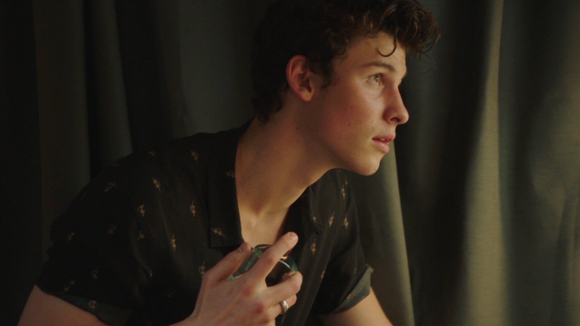 Shawn Mendes And His Mom Get Adorable Matching Tattoos See The Sweet Ink Entertainment Tonight