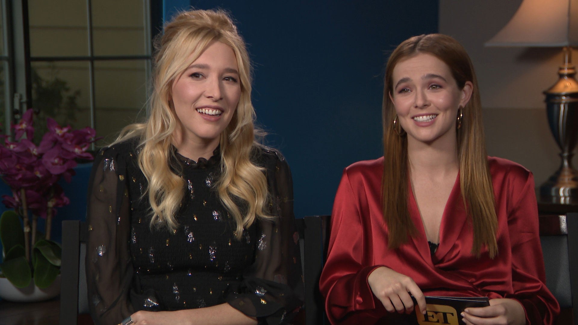 Lea Thompson Interviews Madelyn And Zoey Deutch About Being Directed By Their Mom And Streaking Exclusive Entertainment Tonight The actress recalled seeing her mom lea thompson's scene in howard the duck where. watch zoey and maddie deutch adorably grill their mom lea thompson exclusive