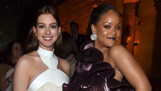 How Rihanna Hilariously Helped Anne Hathaway Gain Post-Baby Body Confidence!