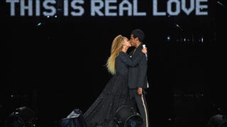 Beyonce and JAY-Z Followed Off Stage by Excited Fan