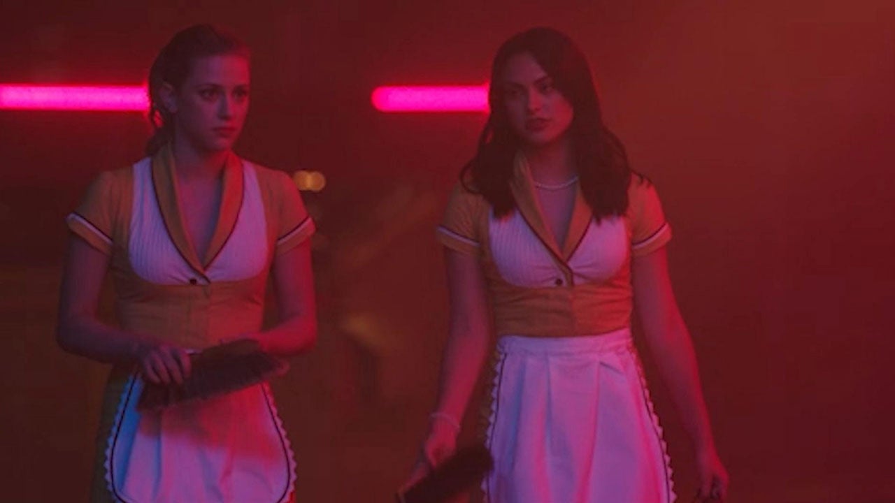 Riverdale Betty And Veronica Buddy Up For An Investigation In Season 2 Deleted Scene Exclusive