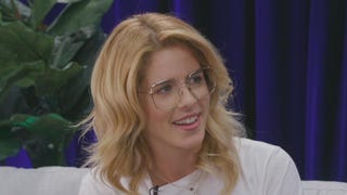 'Arrow' Star Emily Bett Rickards Plays 'Kiss and Tell' With Iconic Olicity Kisses! (Exclusive)