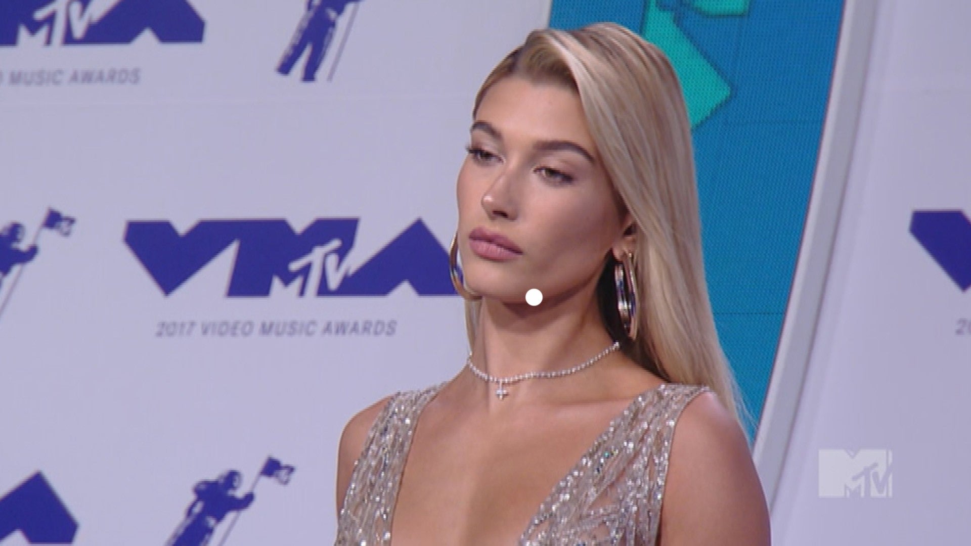 Justin Bieber S Mom Calls Hailey Baldwin A Gift See Their Adorable Selfie Entertainment Tonight