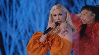 Watch Gwen Stefani Perform 'Feliz Navidad' at Disneyland! 
