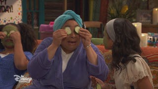 Watch Raven Hilariously Crash Her Daughter's Spa Day in 'Raven's Home' Sneak Peek! (Exclusive)