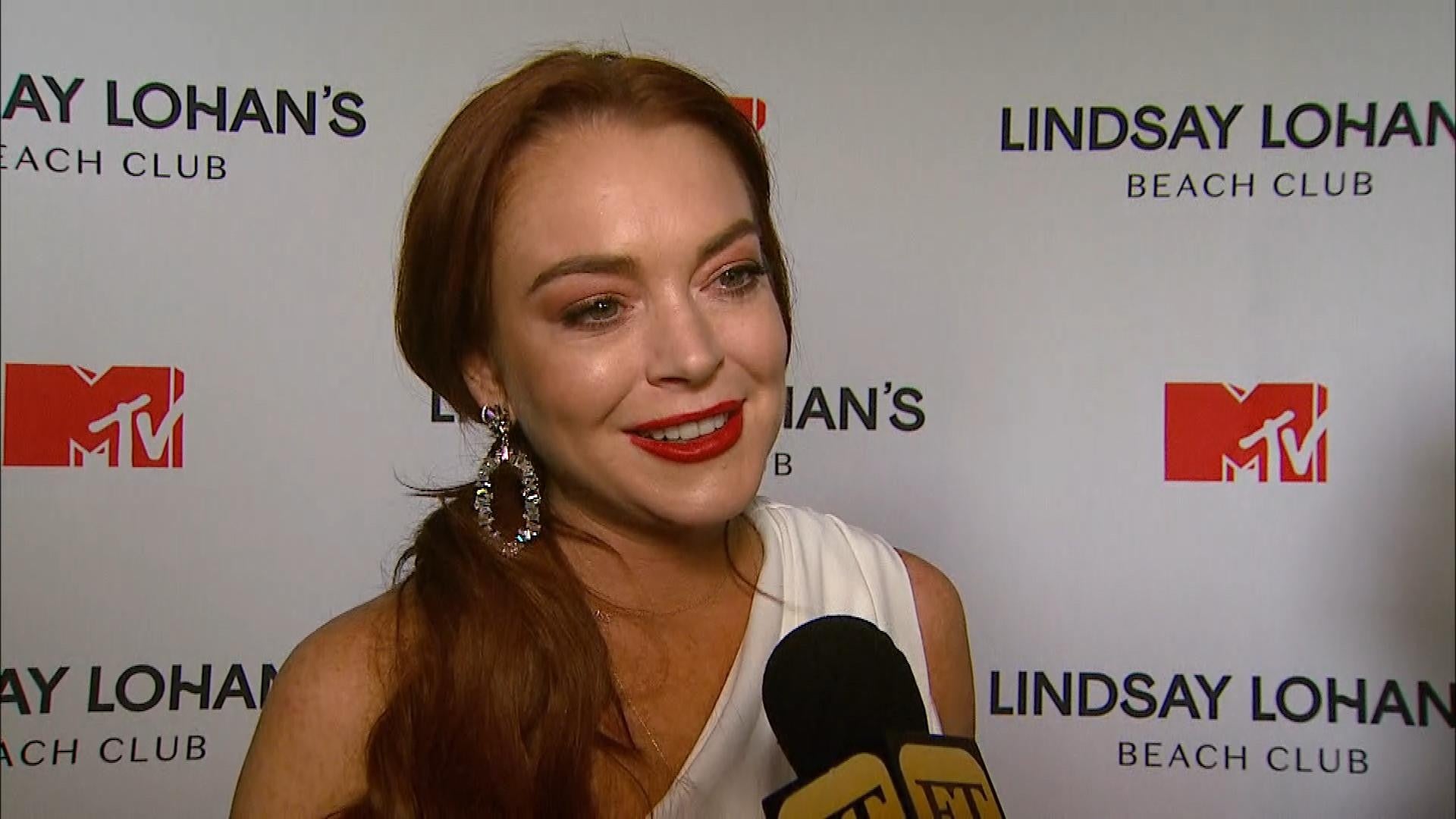 Lindsay Lohan Talks Mean Girls Sequel And Loving Ariana