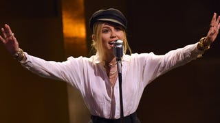 Miley Cyrus Shuts Down Pregnancy Rumors In 'Egg-celent' Fashion