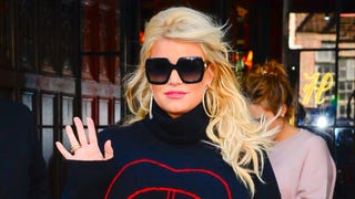 Jessica Simpson Pokes Fun at Her Pregnant Toilet Seat Moment