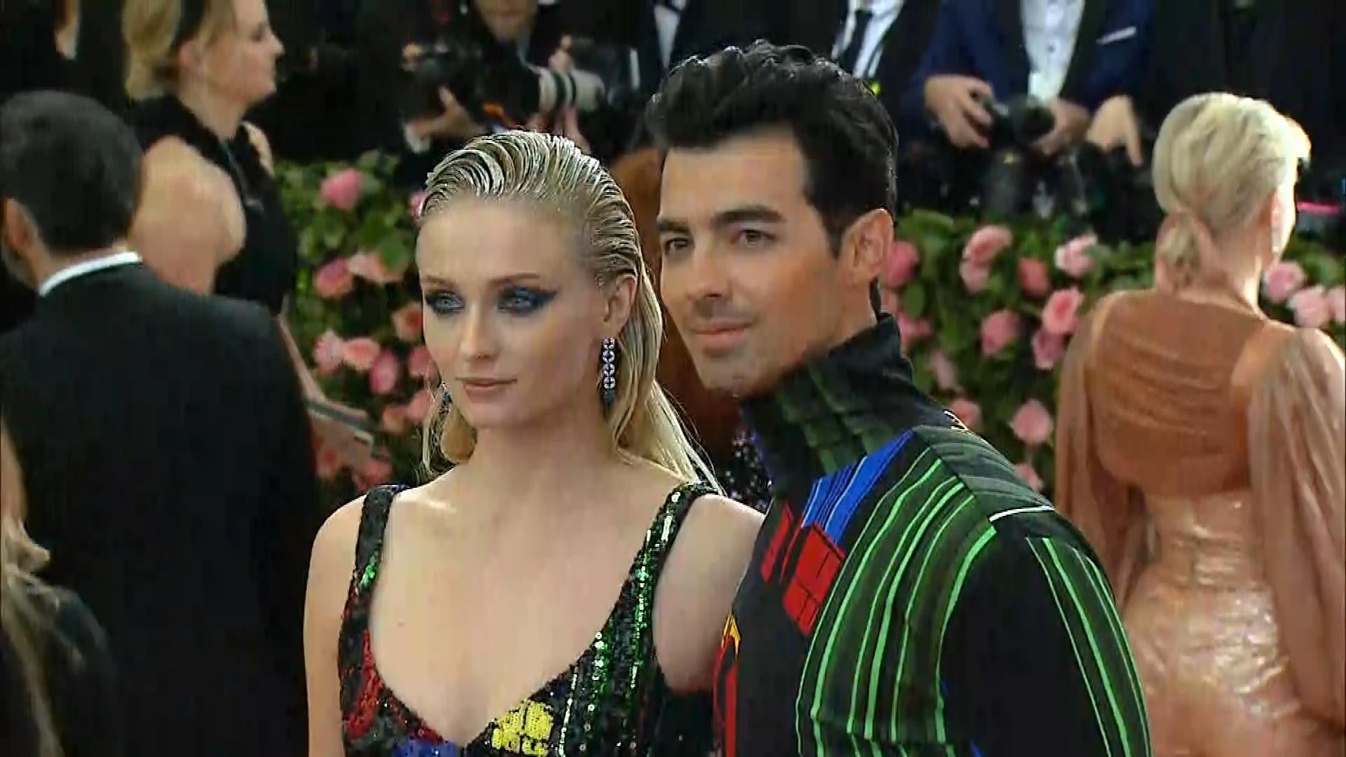 Harry Styles And Kendall Jenner Share A Sweet Moment Inside The 2019 Met Gala Entertainment Tonight