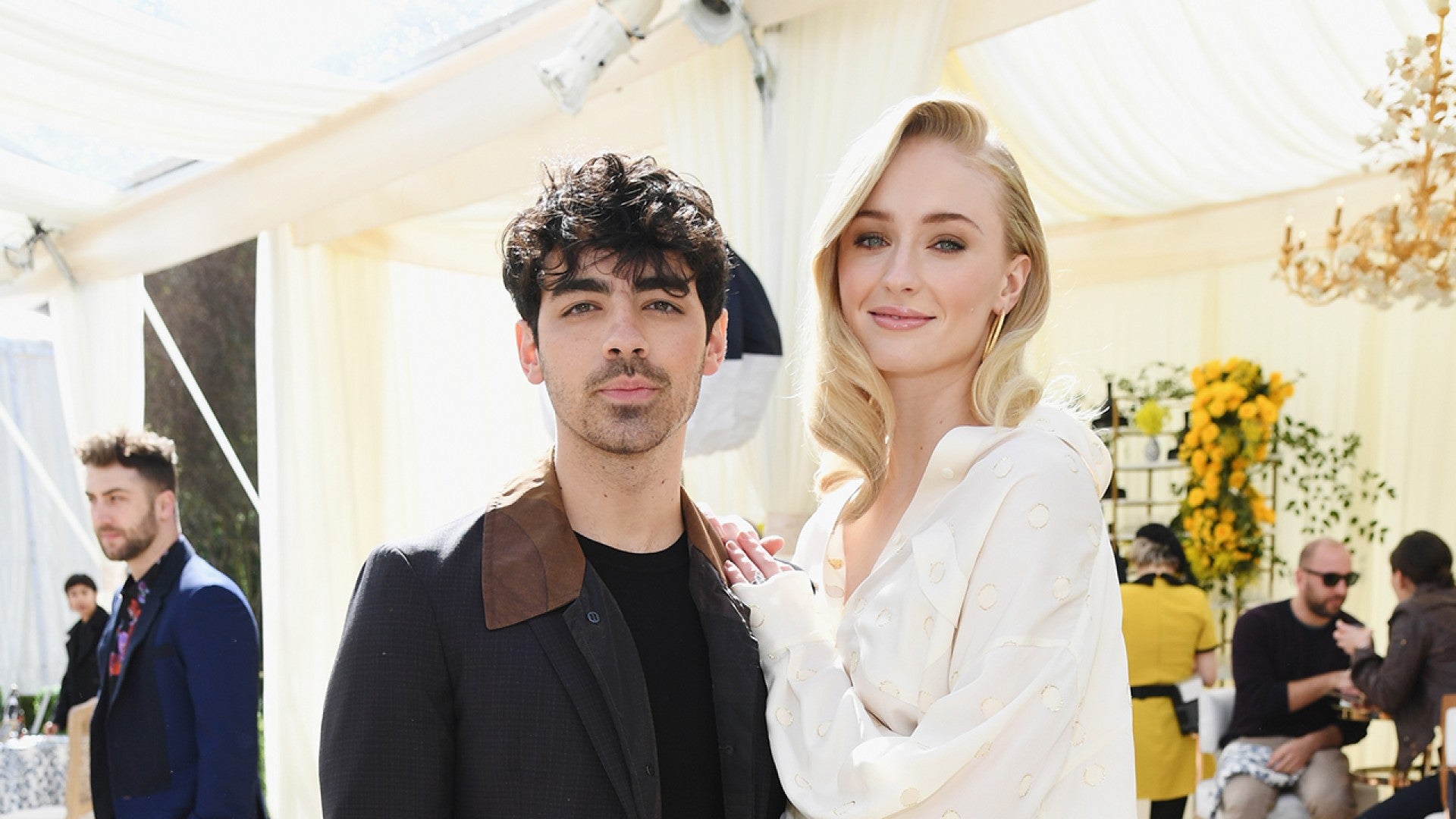 Sophie Turner in Louis Vuitton jumpsuit at Billboard Awards, fiance Joe  Jonas arrives with brothers