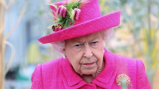 Man Attempts to Break Into Buckingham Palace While Queen Elizabeth Is Home