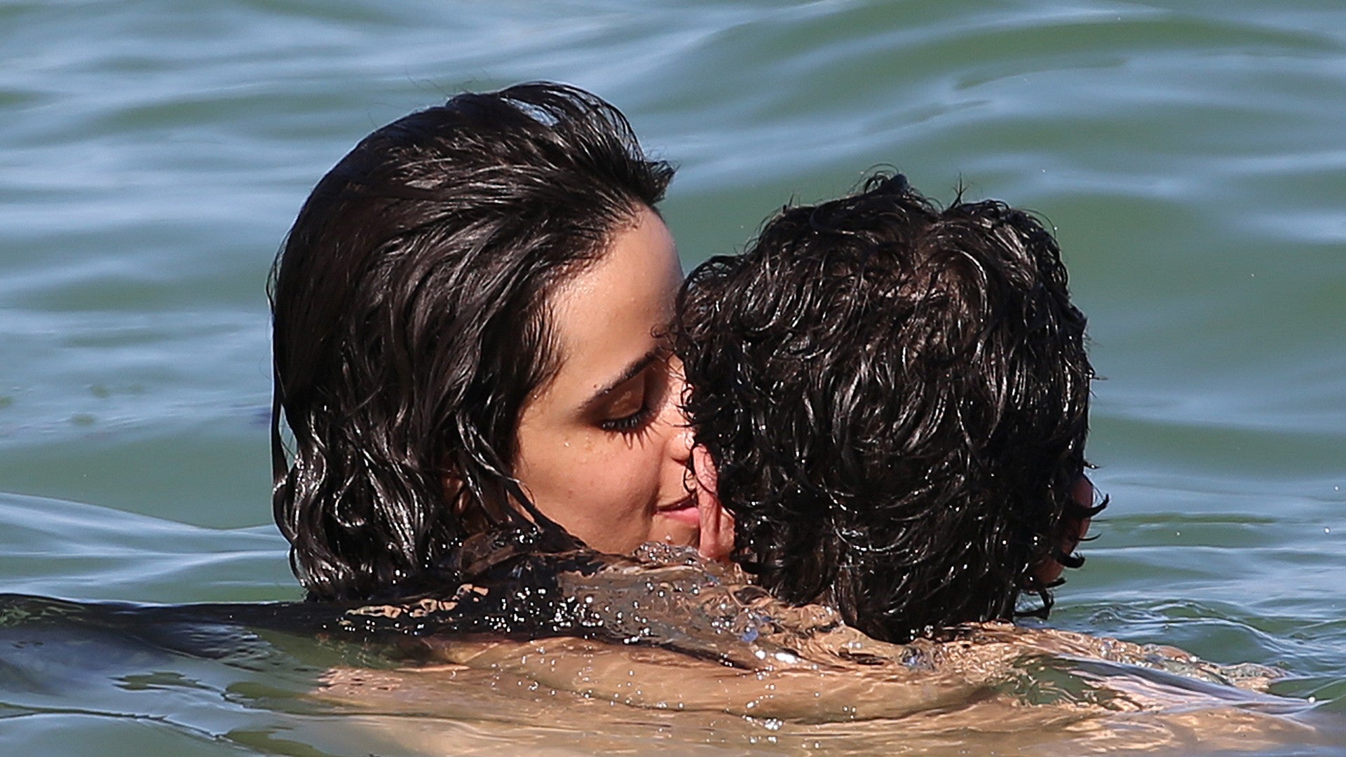 Camila Cabello And Shawn Mendes Pack On The Pda During Miami Beach Trip Entertainment Tonight