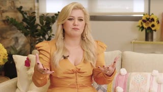 Kelly Clarkson Reveals Health Scare Just 1 Week After Appendix Burst