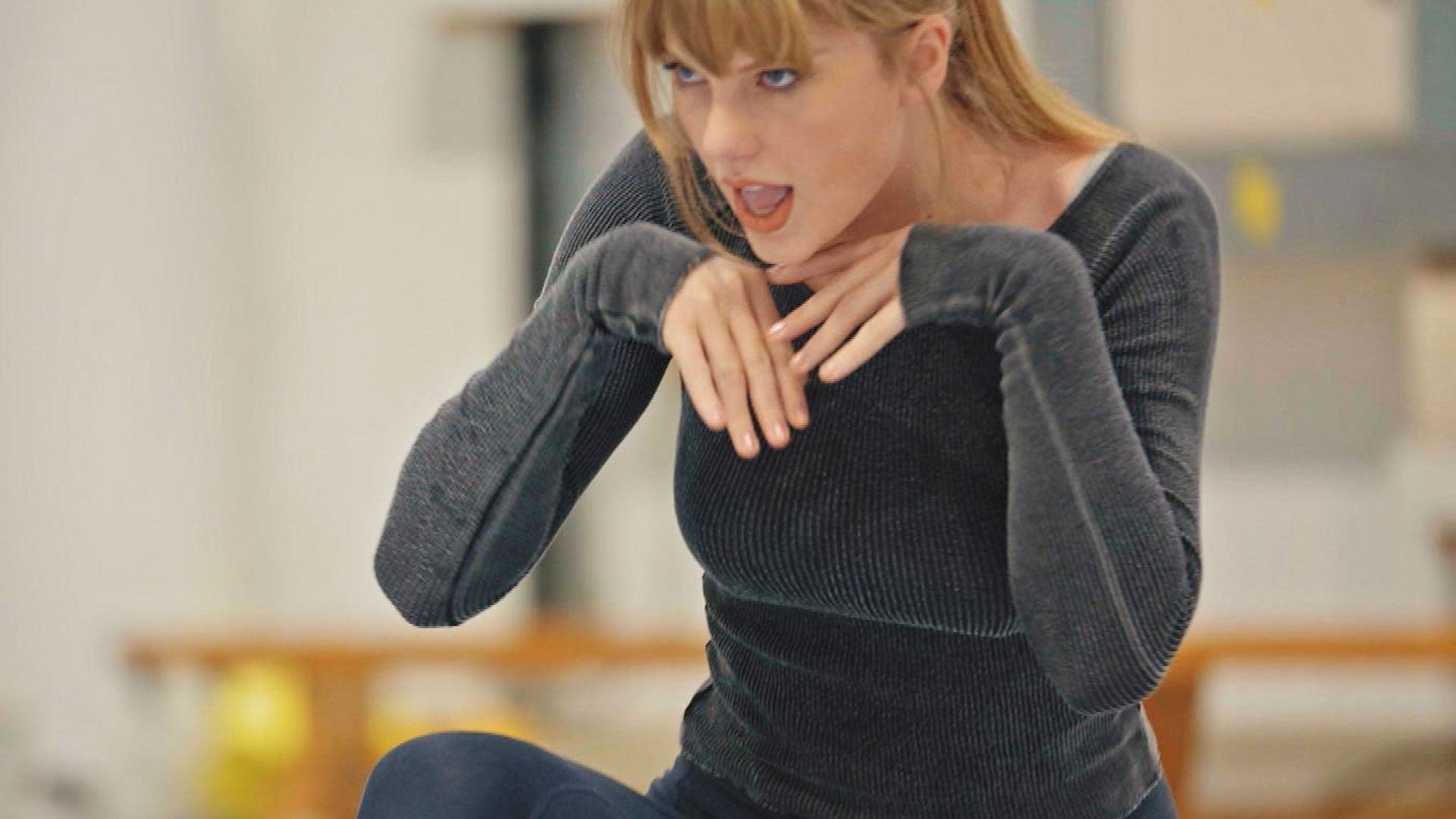 Taylor Swift Shows Off Her Dance Moves In New Cats Teaser