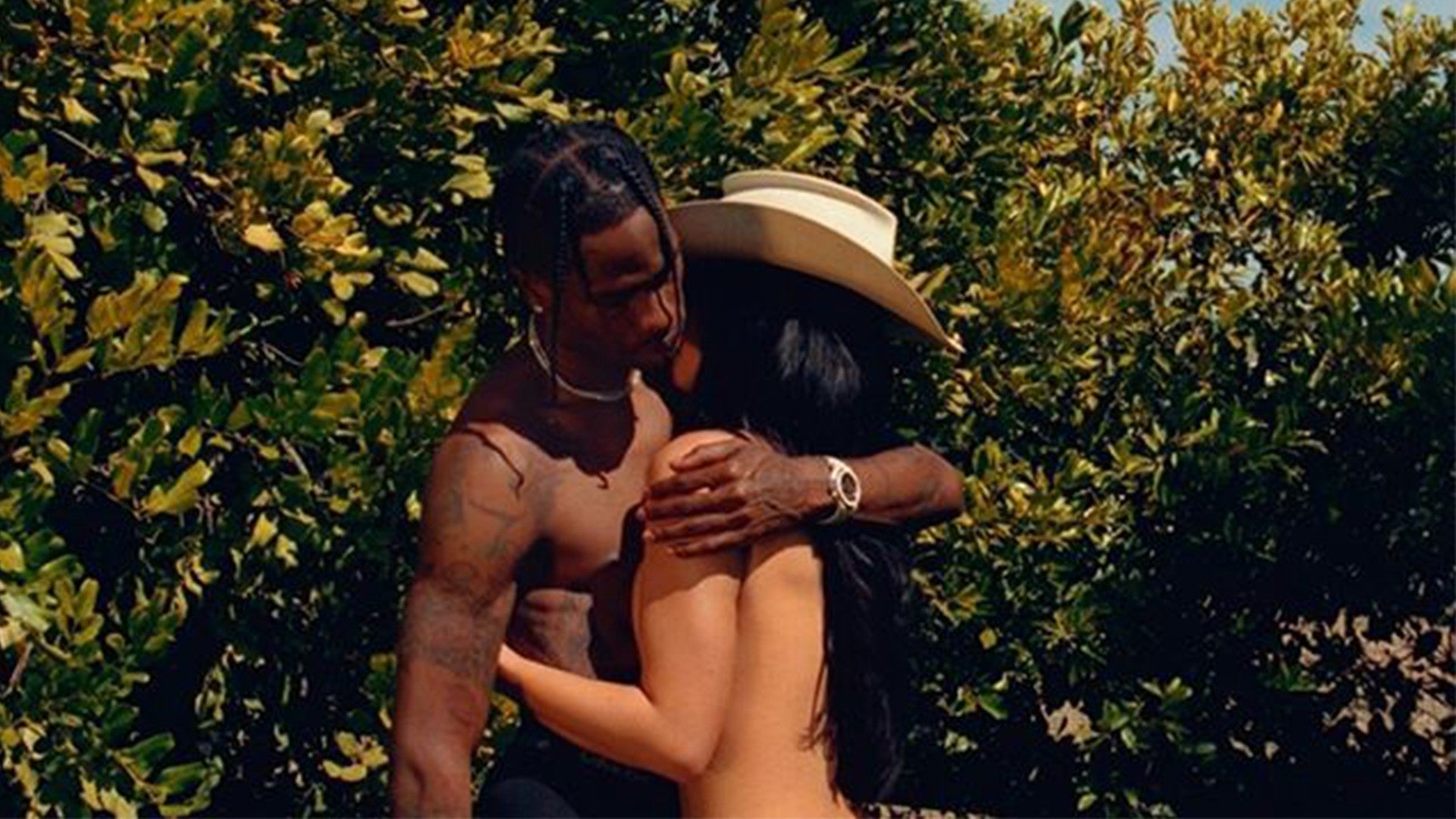 Kylie Jenner strips naked as she poses in nothing but a hat for racy  holiday snap - Mirror Online
