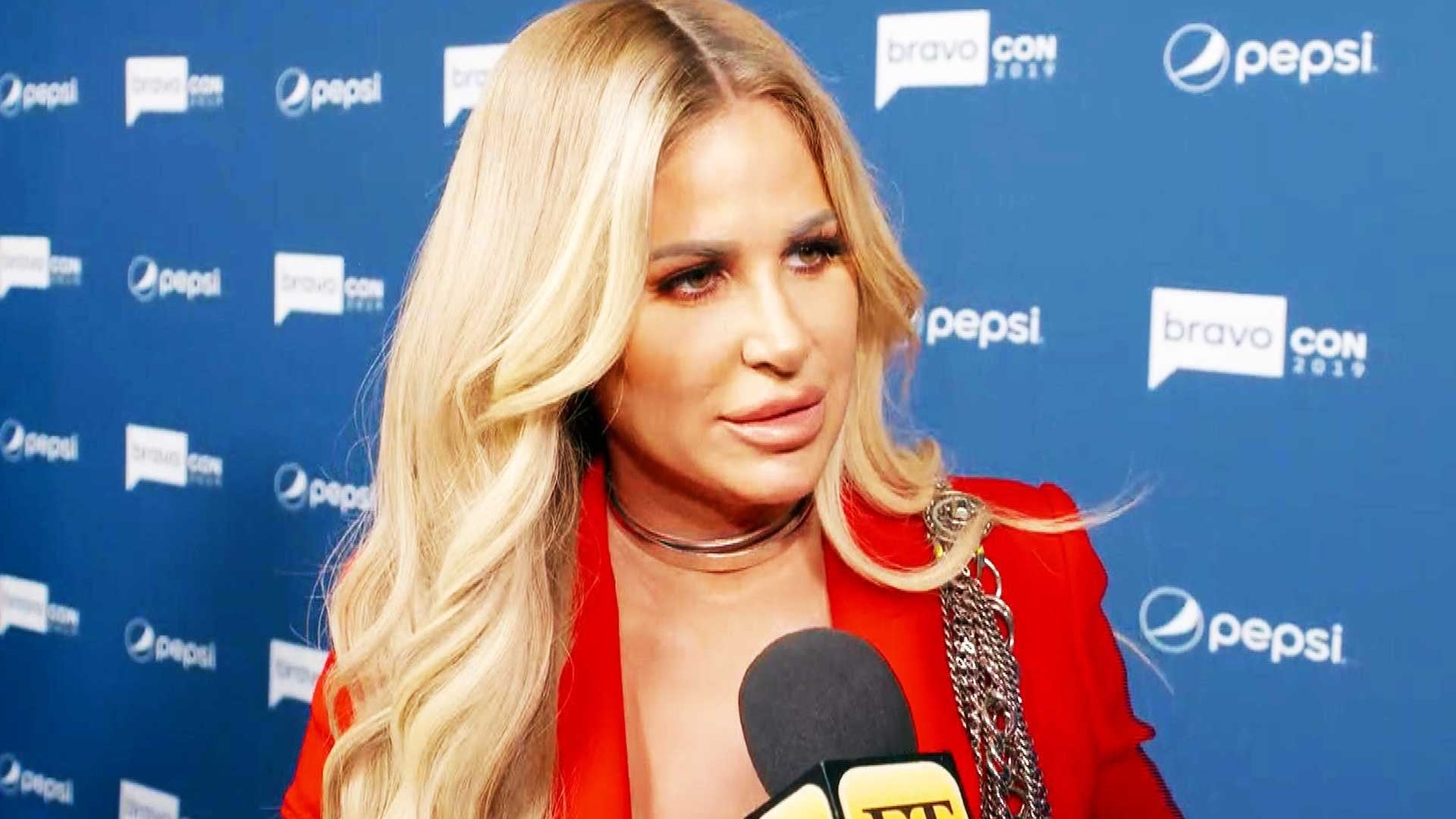 Kim Zolciak Biermann Says Daughter Ariana Has Been Dying To Do Her Lips Now That She S 18 Entertainment Tonight