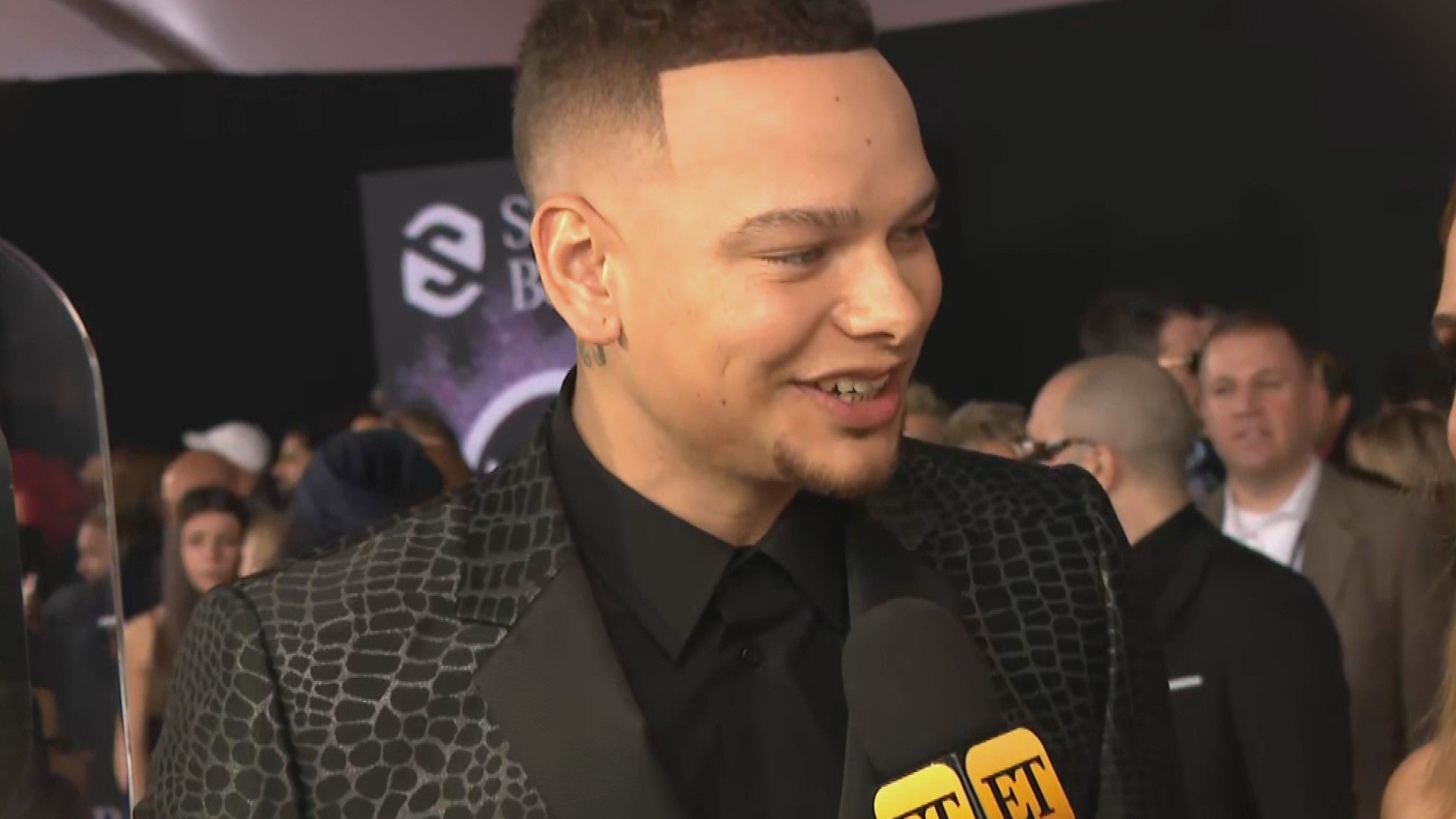 Kane Brown sports light blue suit as he poses on red carpet with wife  Katelyn Jae at 2023 ACM Awards