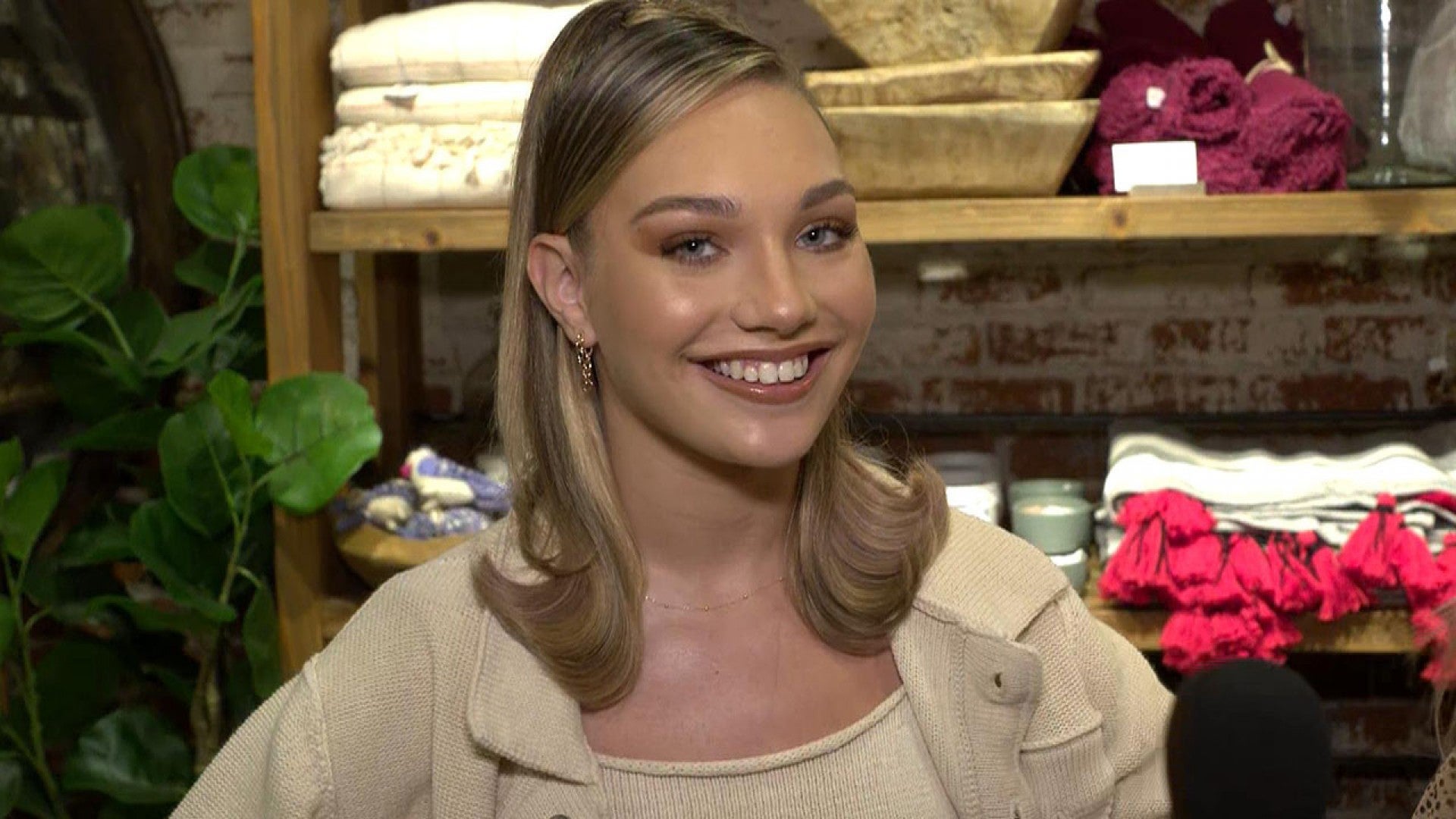 Maddie Ziegler On Ignoring Dating Rumors Not Every Boy I M With Has To Be A Boyfriend Entertainment Tonight