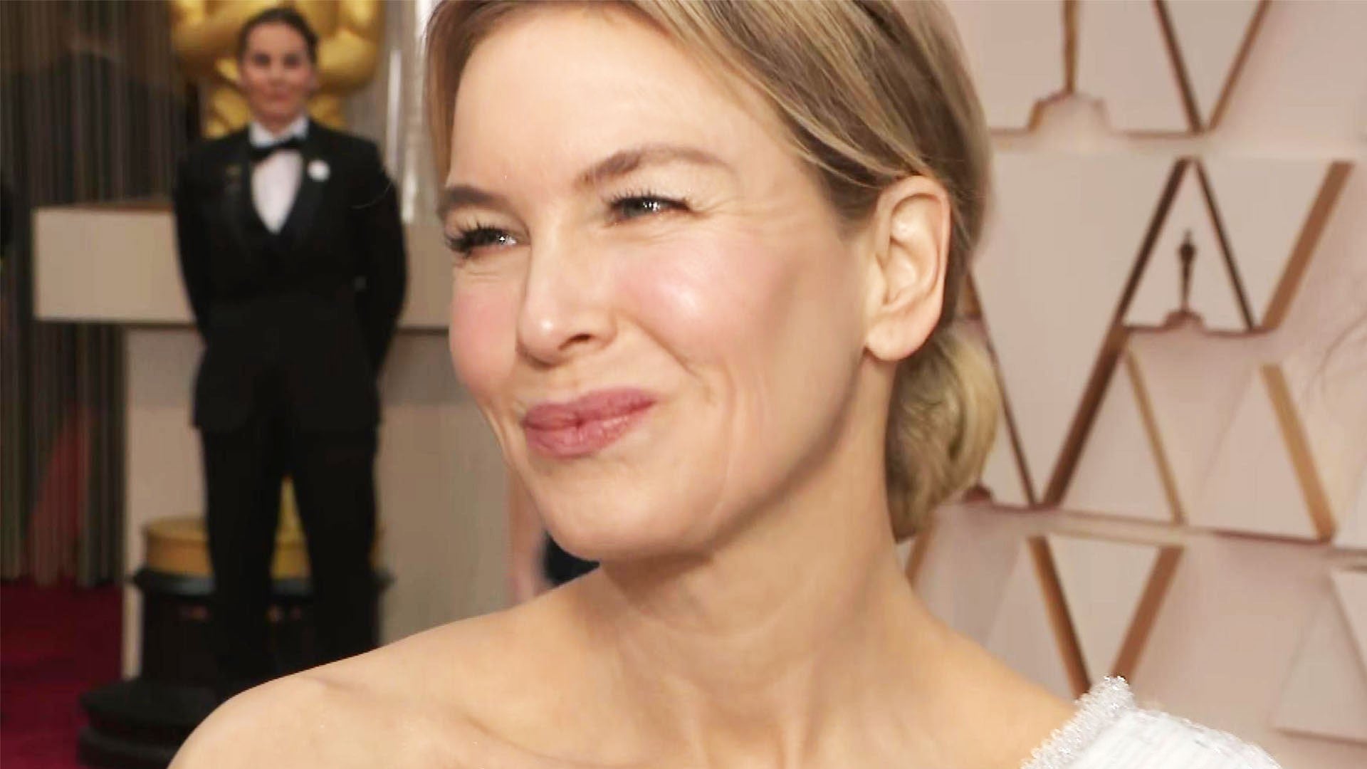 Oscars Renee Zellweger On Choosing Her Elegant One Shoulder Gown Entertainment Tonight