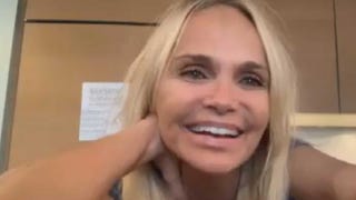 Kristin Chenoweth Sings ‘Somewhere Over the Rainbow’ as Message of Hope Amid Pandemic