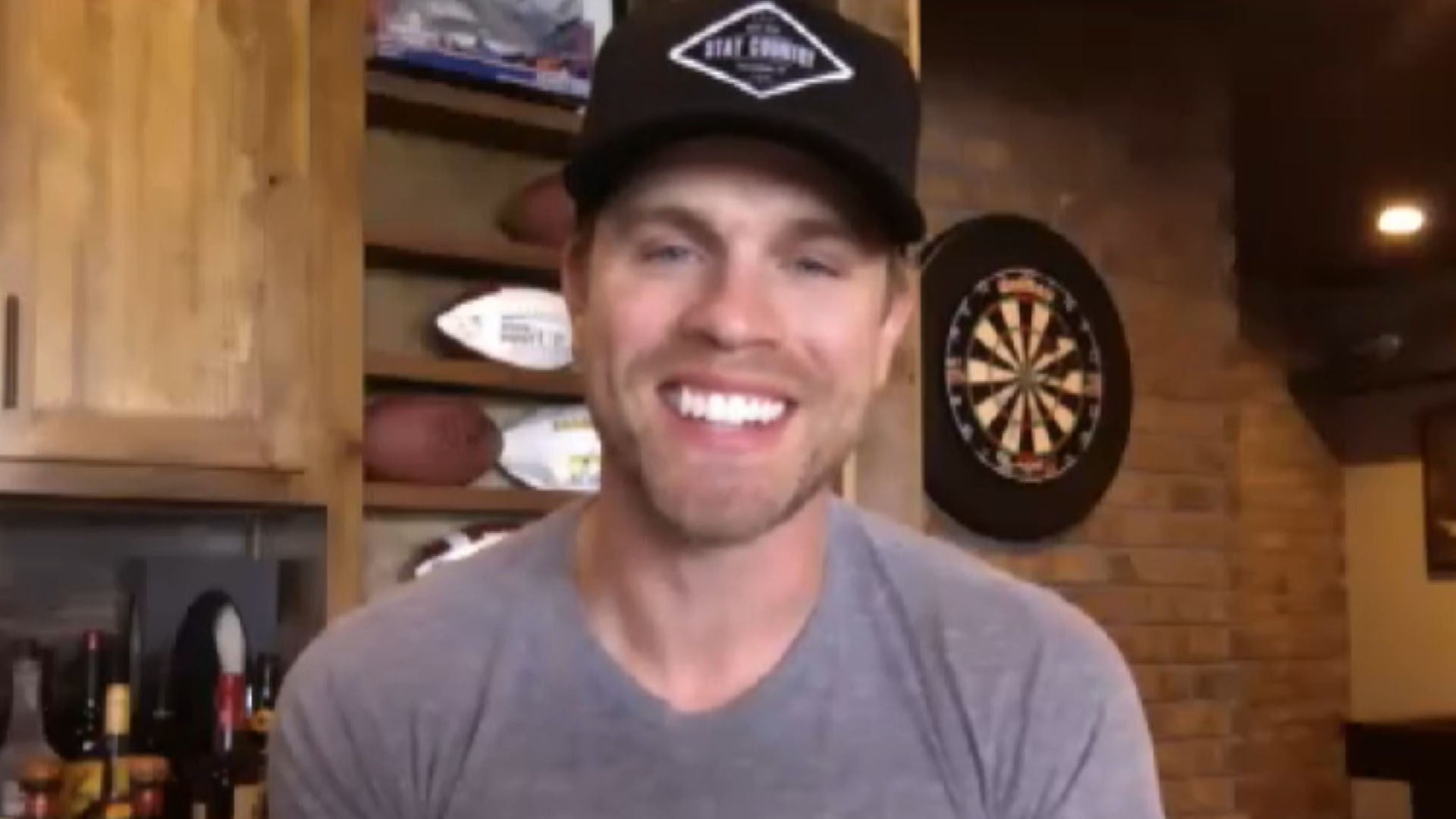 Dustin Lynch Releases Trailer For Brand New Momma S House Music Video Exclusive
