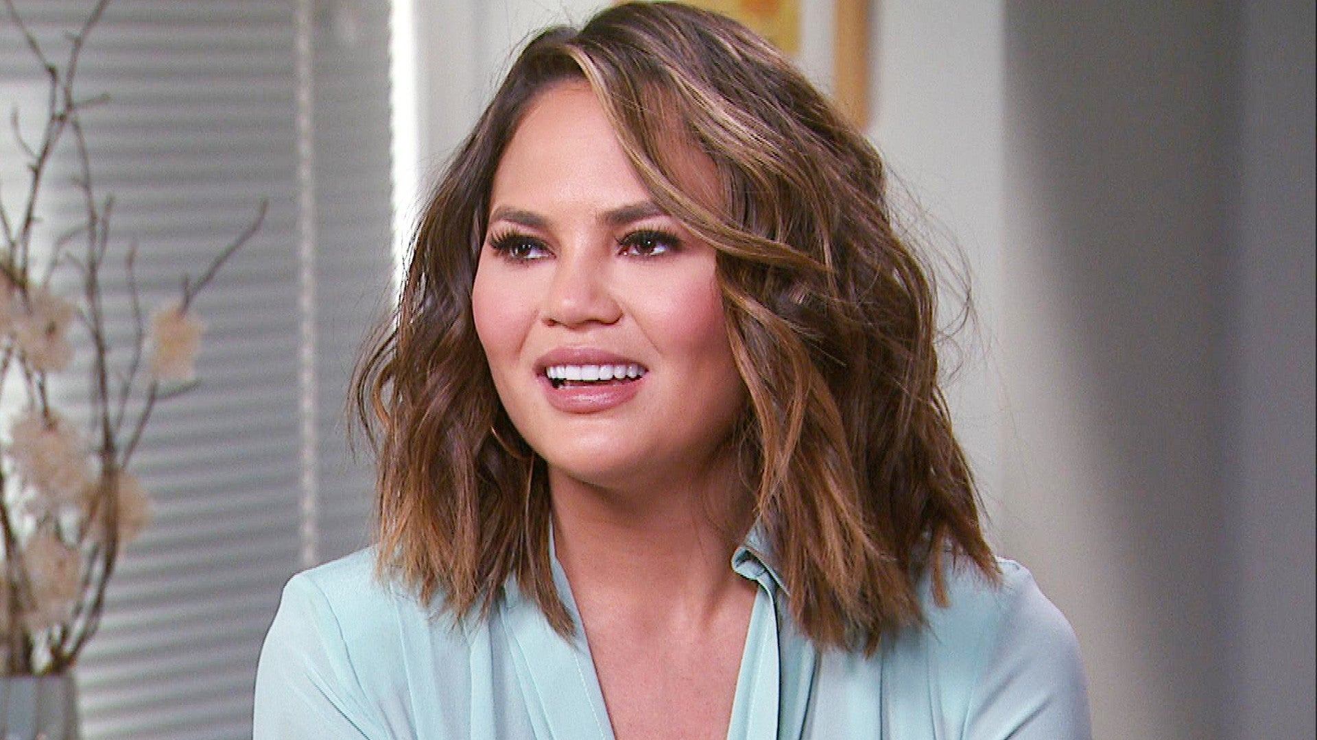 Chrissy Teigen Has Breast Implants Removed Read Daughter Luna S Sweet Note For Her Entertainment Tonight