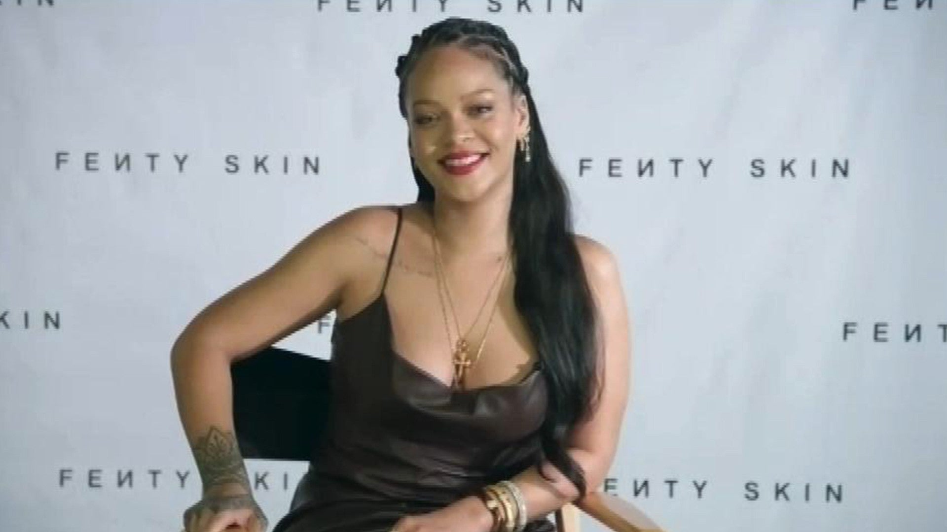 Rihanna Assures Fans Will Not Be Disappointed When She Decides To Release New Music Exclusive Entertainment Tonight