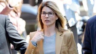Lori Loughlin Turns Herself in Early to Begin Prison Sentence