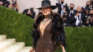 Met Gala 2021: Jennifer Lopez Rocks the Red Carpet Solo Without Ben Affleck (Exclusive)