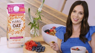 How to Make a Dairy-Free Spirulina Granola Bowl 