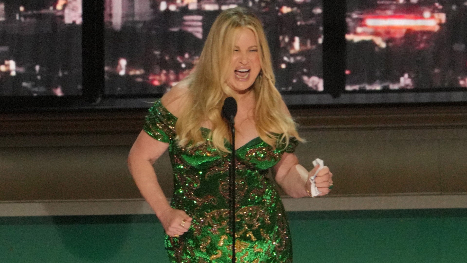 Emmys 2022: Jennifer Coolidge Delivers Comically Chaotic Acceptance Speech