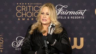 Jennifer Coolidge’s Full Critics Choice Awards Backstage Interview 
