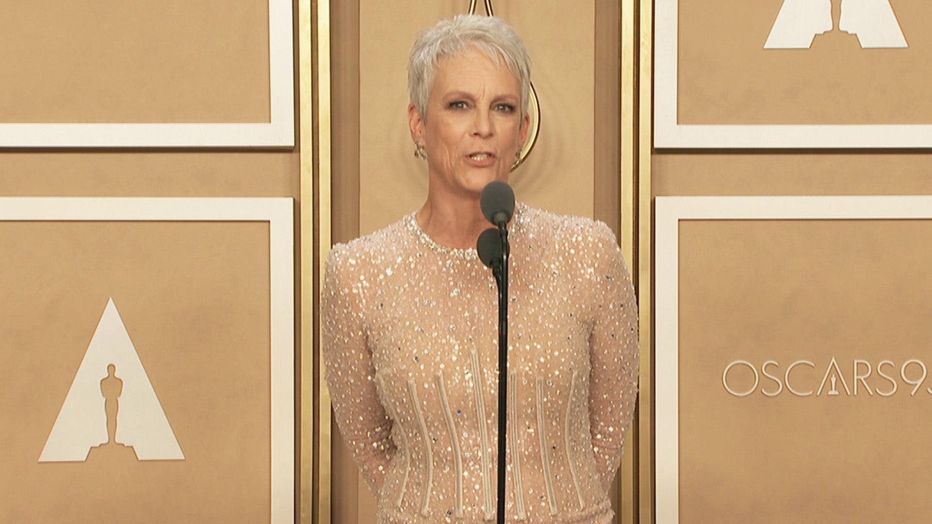 Jamie Lee Curtis | Full Oscars Backstage Interview, Best Supporting Actress