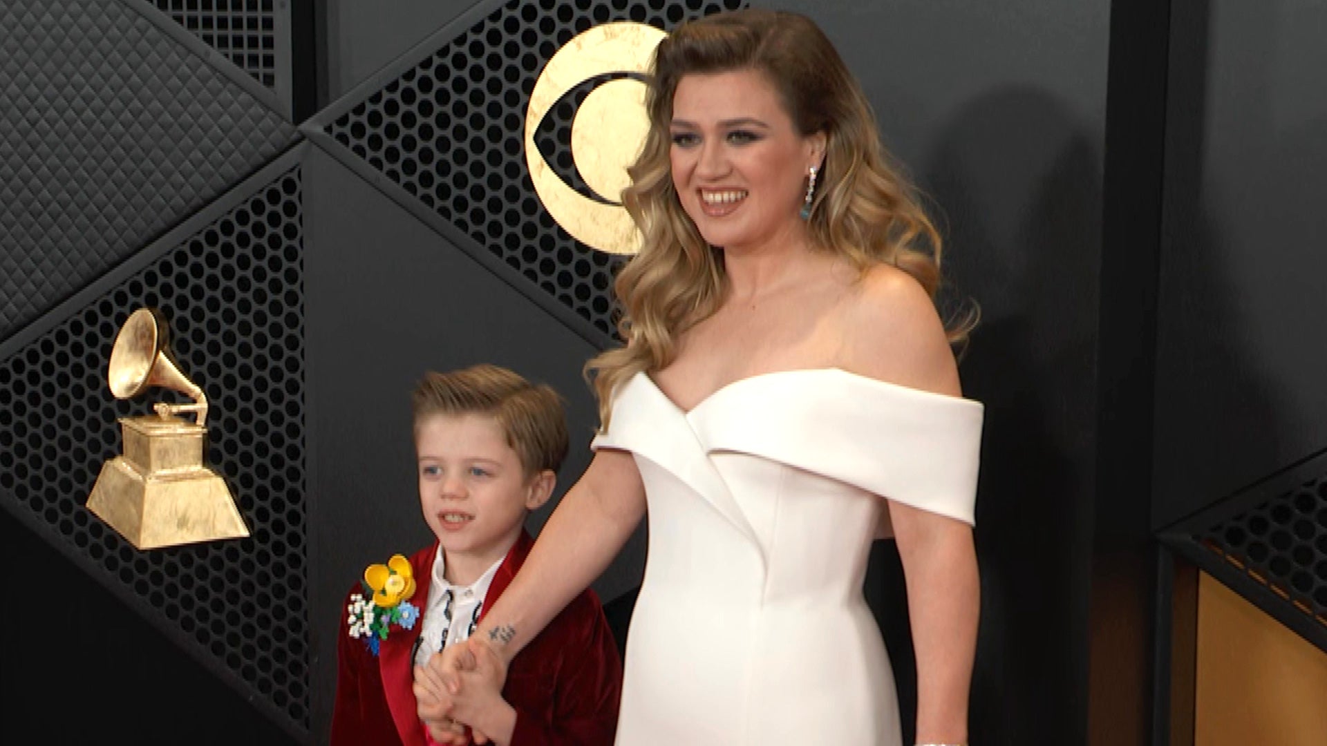 Kelly Clarkson Brings Son Remy as Her GRAMMYs Date! 