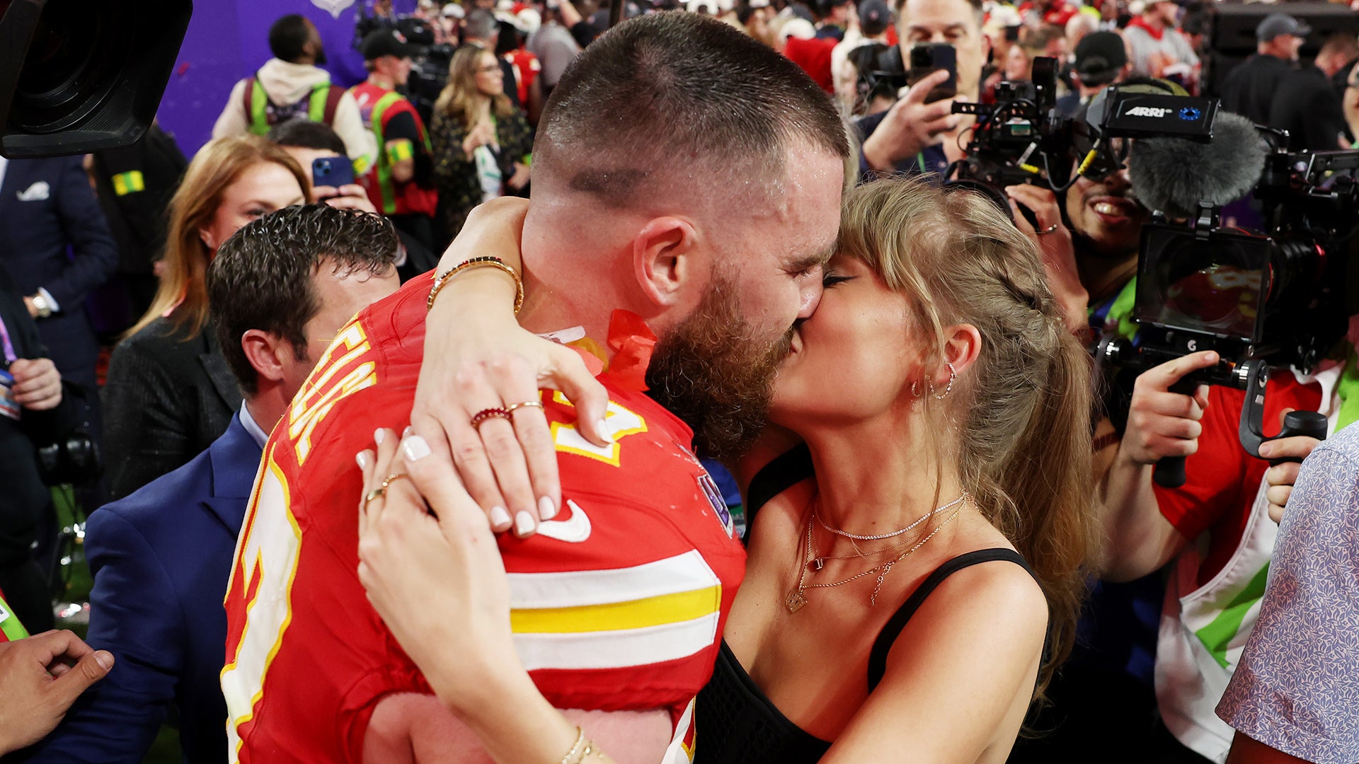 Super Bowl: Taylor Swift and Travis Kelce Celebrate Chiefs Win!
