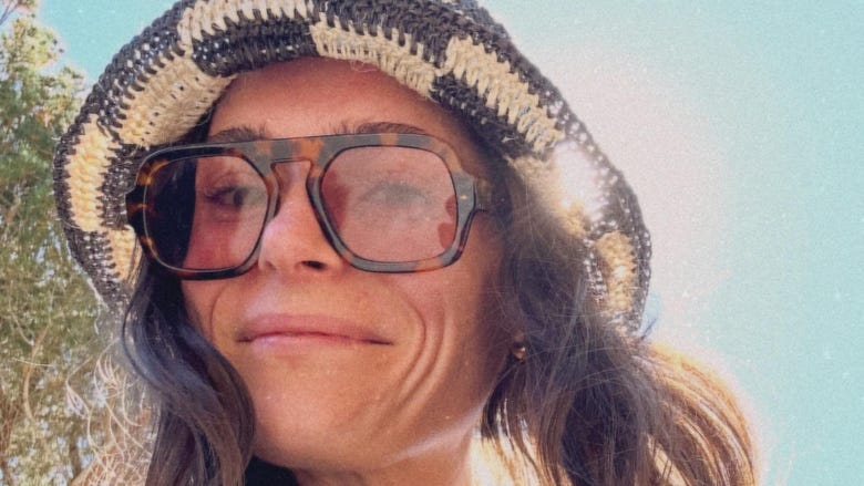 Influencer Rebecca Wylie Simms Dead astatine  39 After Surgery Complications