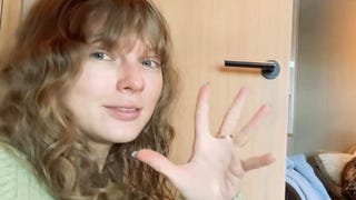 Taylor Swift Goes Makeup-Free in Behind-the-Scenes Look at 'Opalite' Video