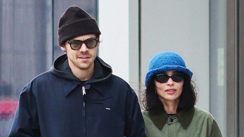 Harry Styles Cuddles Up to Zoë Kravitz in NYC After Hosting ‘SNL’
